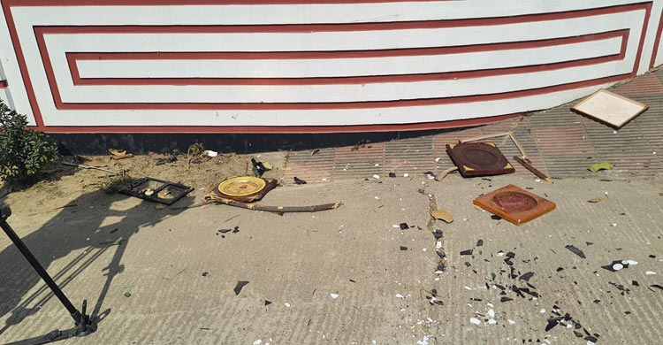 গাজীপুরে গ্রেফতার আতঙ্কে পুরুষশূন্য ধীরাশ্রম এলাকা